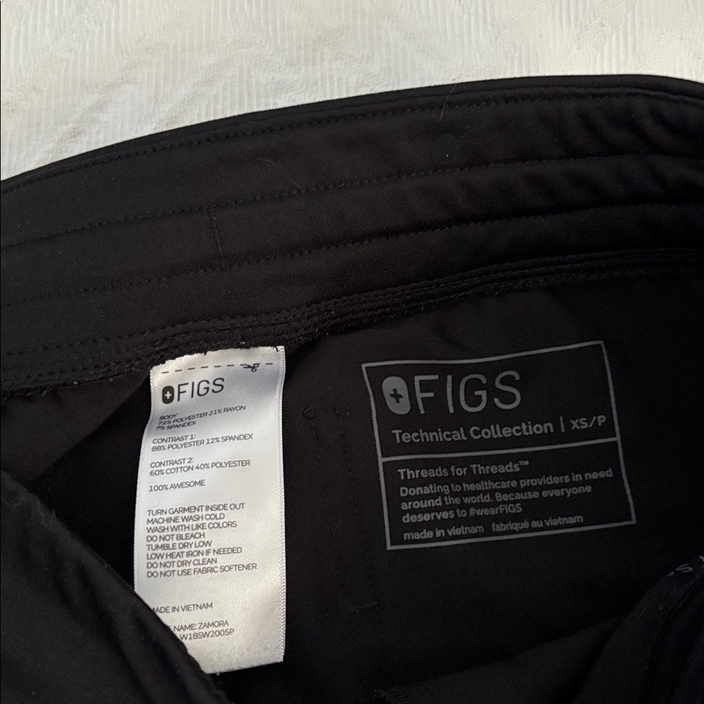 Figs Black Zamora jogger pants
XS/petite - Picture 2 of 3